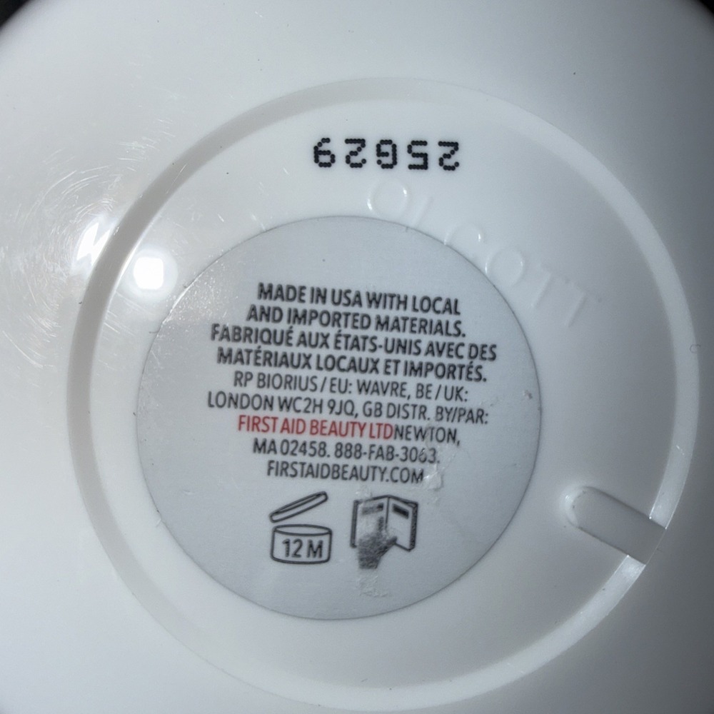 First Aid Beauty Facial Radiance Pads Glycolic + Lactic Sensitive Skin 28 Count - Picture 3 of 3